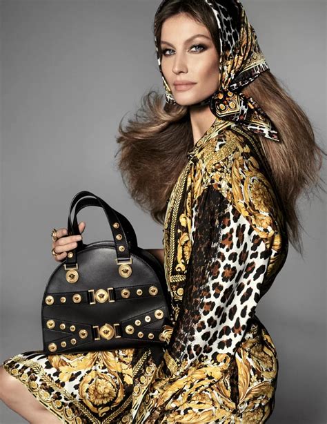 Versace: la campagna pubblicitataria Primavera